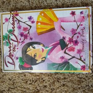 Mulan beauty book